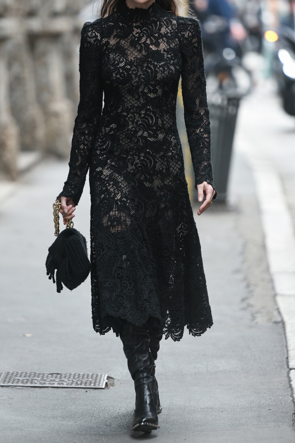 Crna čipkasta haljina
