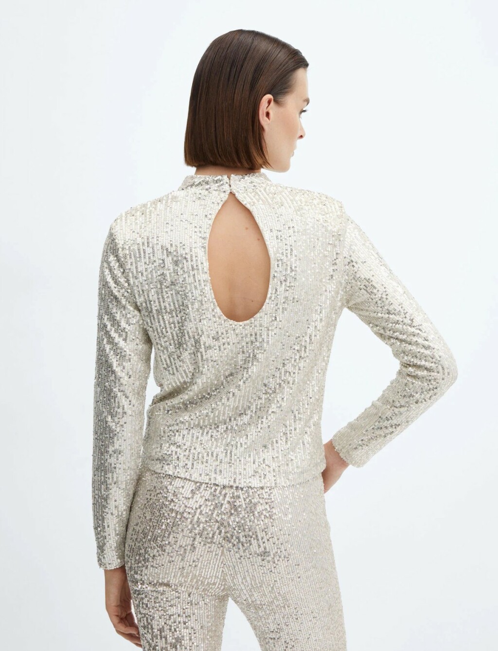 Cijena dolčevite je 39,99 eura i dolazi u veličinama od XXS do XXL