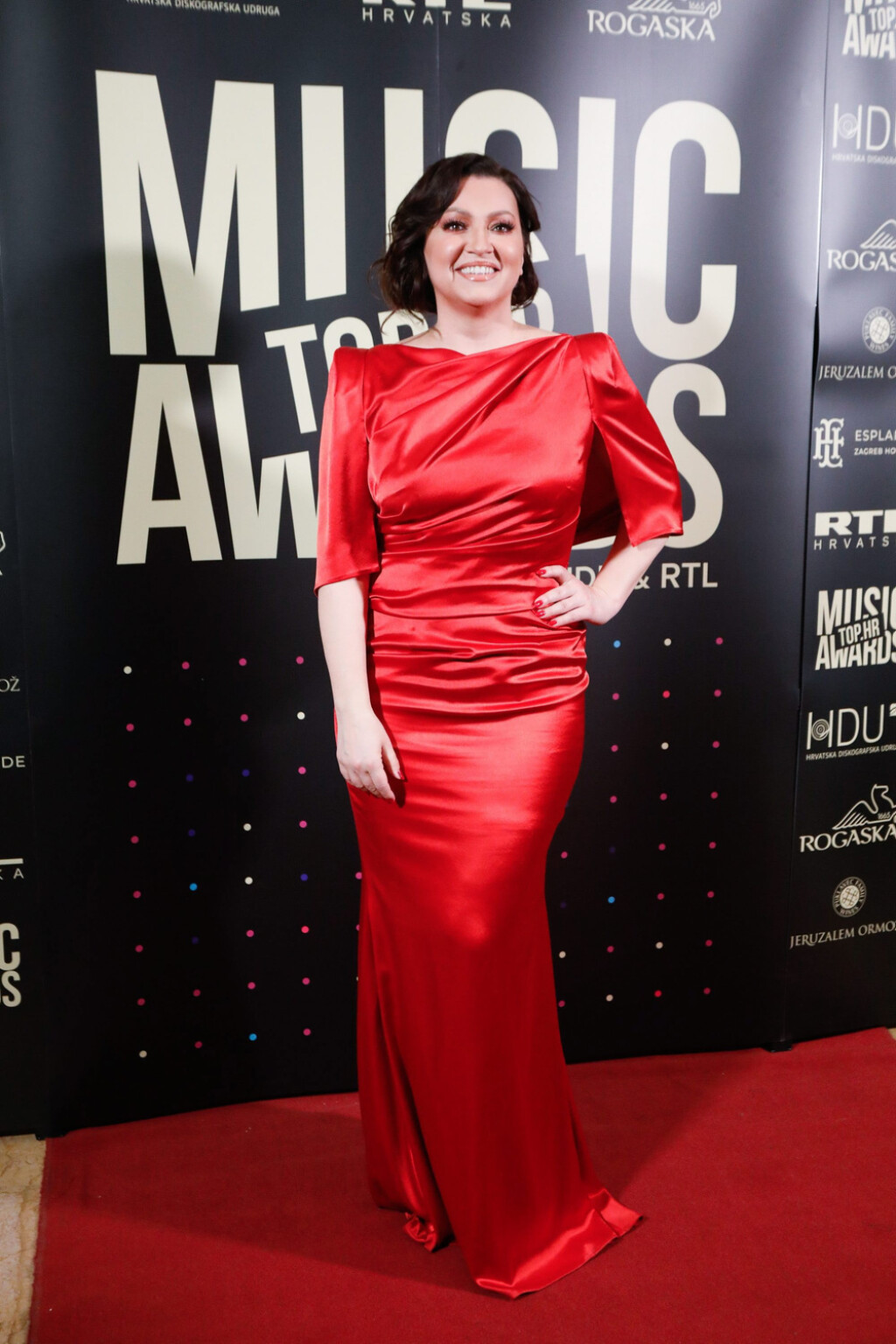 Nina Badrić u crvenom