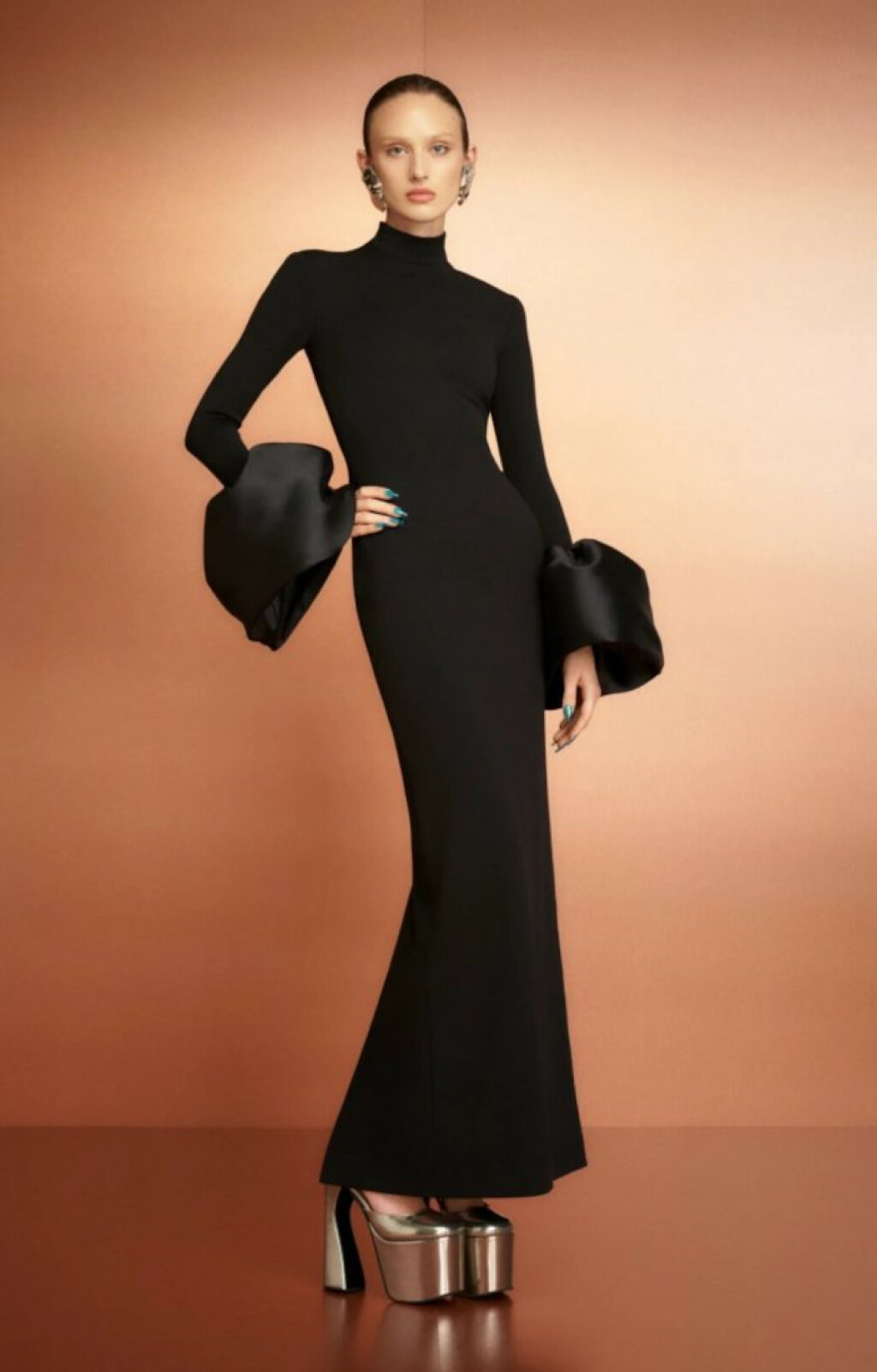 Severina nosi crnu haljinu brenda Solace London