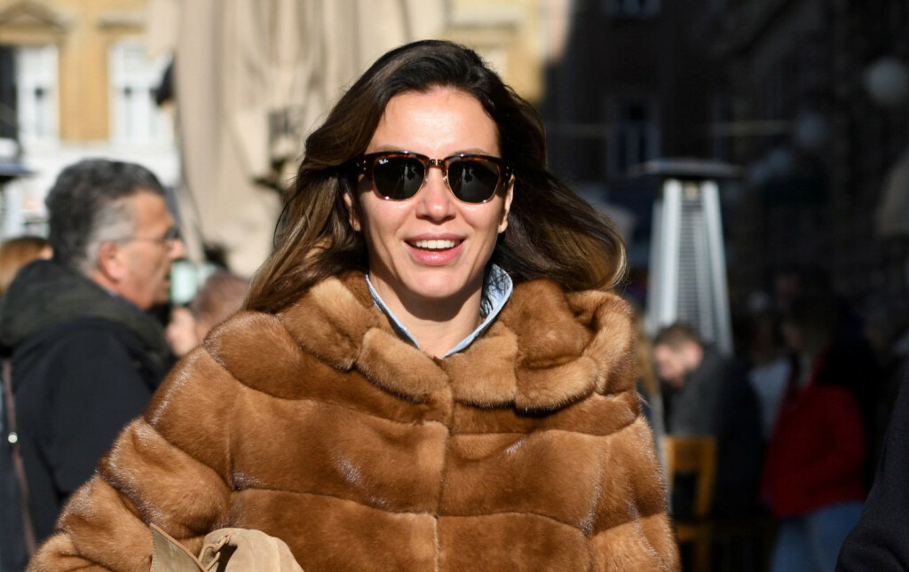 Ana Gruica Uglešić u poderanim trapericama i šlapastim čizmicama - 5