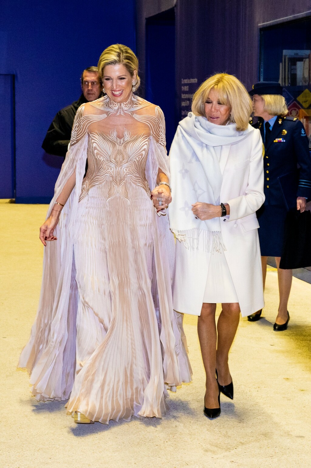 Maxima u haljini Iris van Herpen i Brigitte u kombinaciji s potpisom Louisa Vuittona