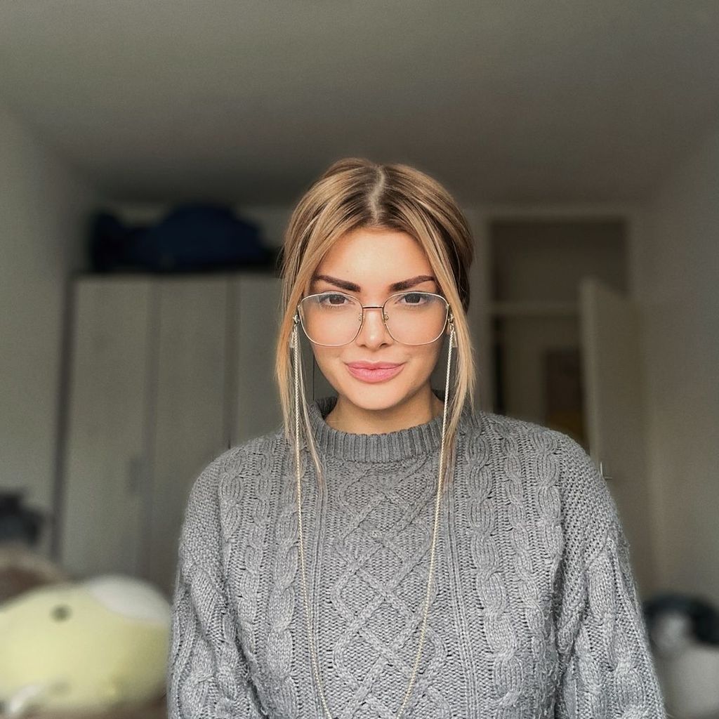 Ella Dvornik