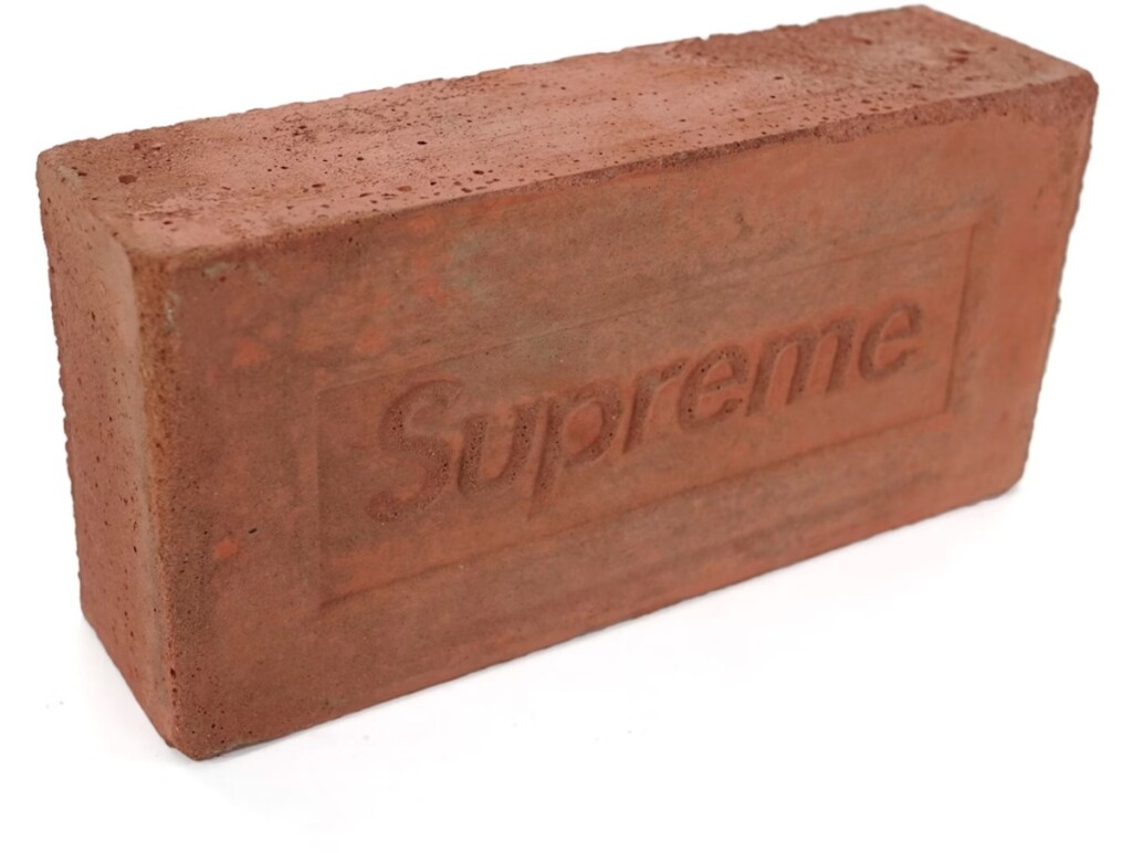 Sportski brend Supreme šokirao je 2016. izbacivši na tržište običnu ciglu s njihovim potpisom