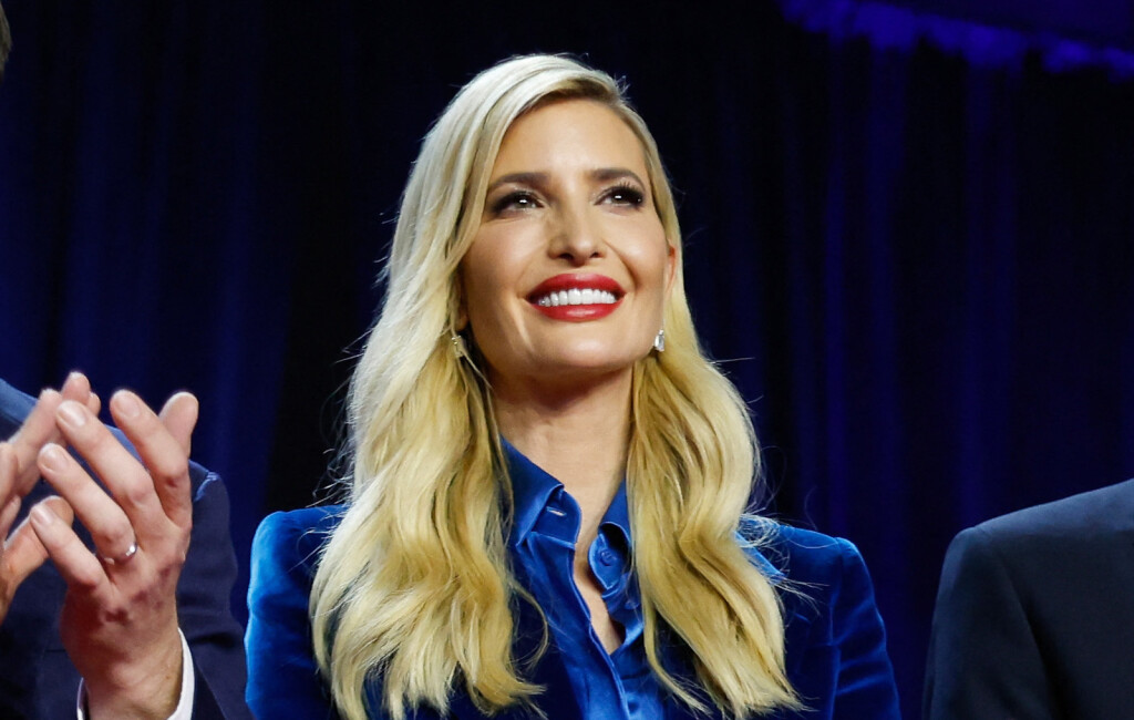 Ivanka Trump u baršunastom plavom odijelu nakon očeve pobjede na američkim predsjedničkim izborima - 6