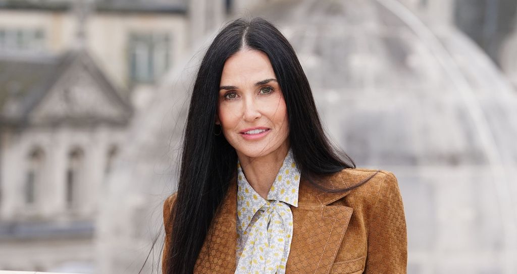 Demi Moore u Gucci trapericama, sakou i bluzi u Londonu - 2