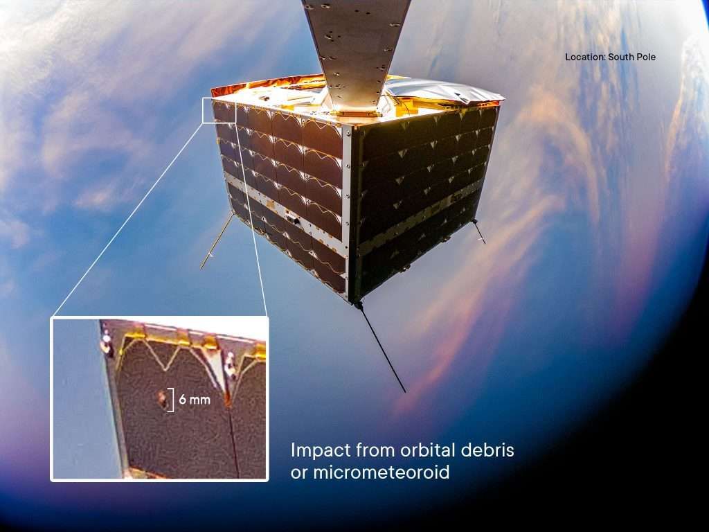 Selfie satelita u Zemljinoj orbiti