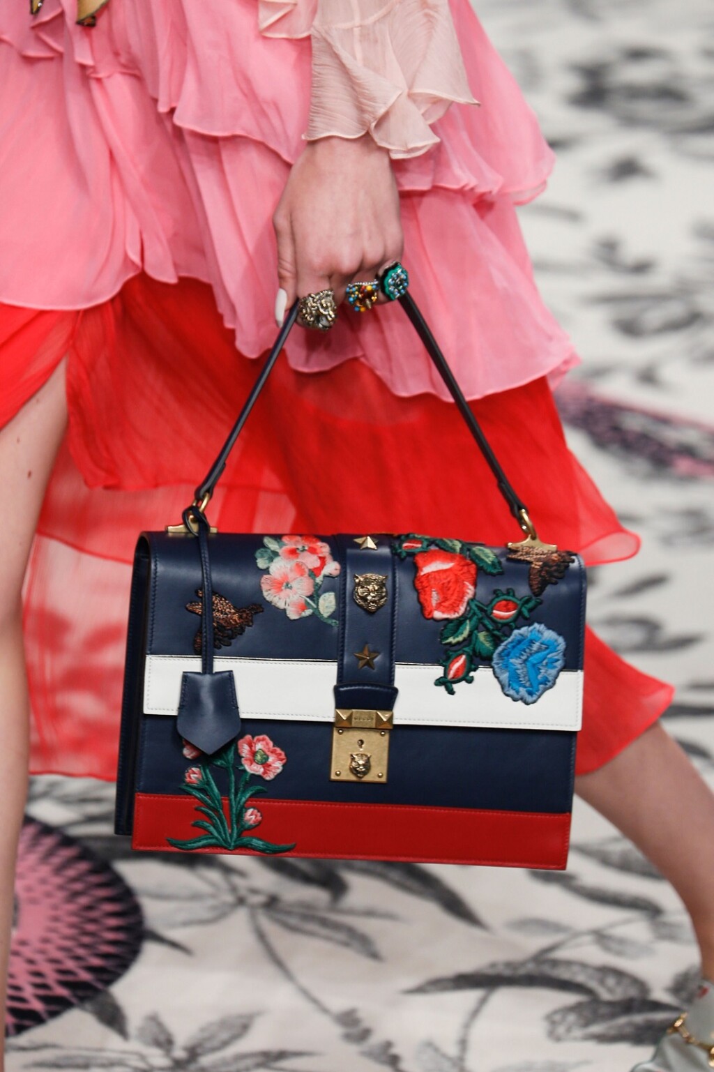 Postoji razne verzije Dionysus torbe