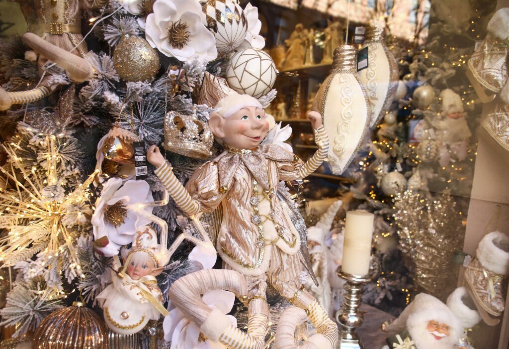 Blagdanski ugođaj u izlogu trgovine u zagrebačkoj Ilici