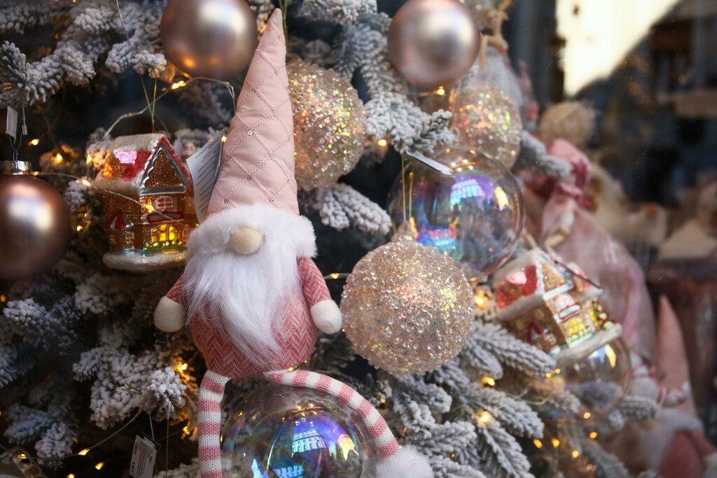 Blagdanski ugođaj u izlogu trgovine u zagrebačkoj Ilici