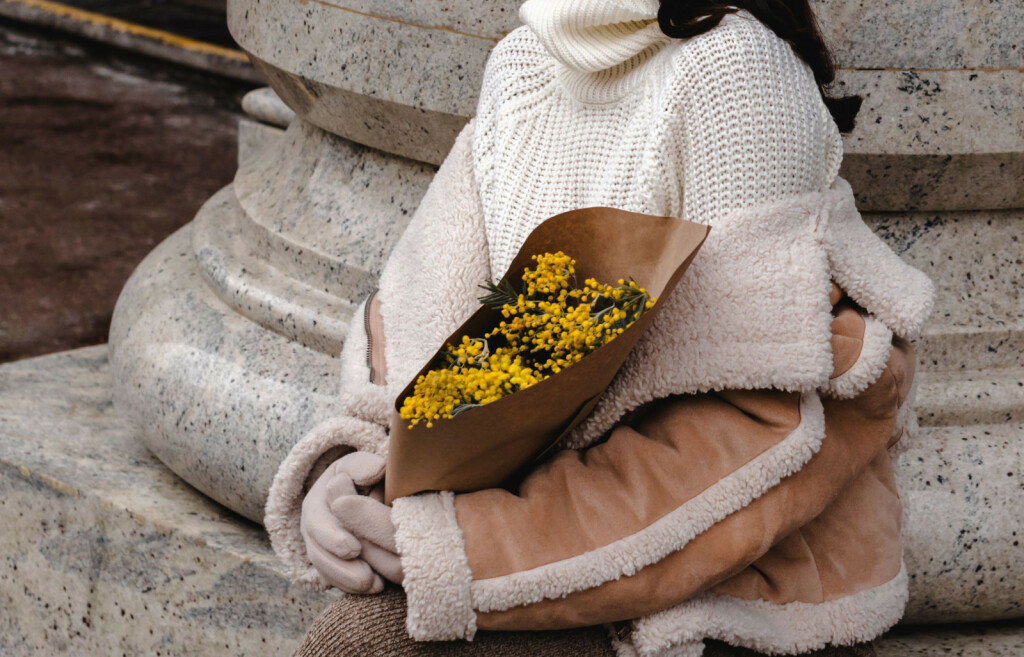 Žena u bijelom puloveru