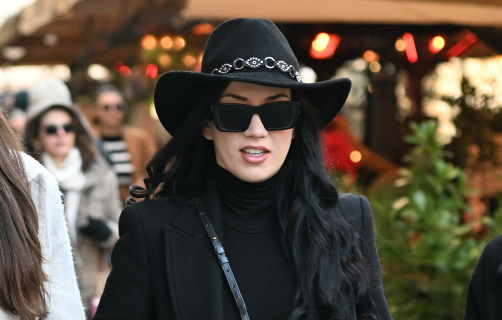 Zagrebačka ulična moda u crnom od glave do pete - 4