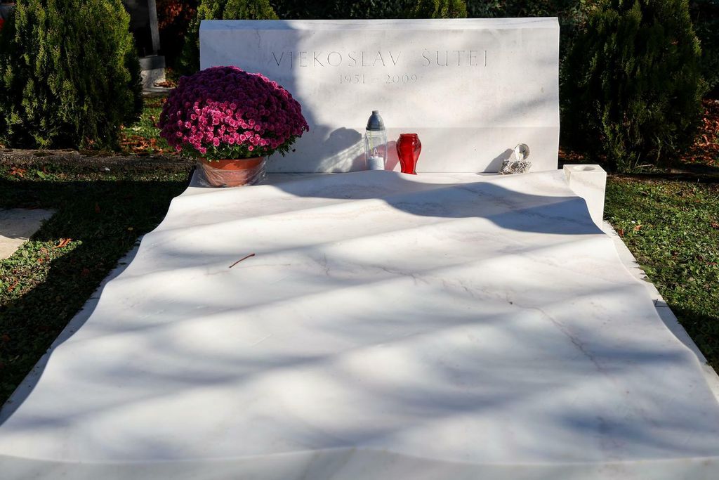 Grob Vjekoslava Šuteja