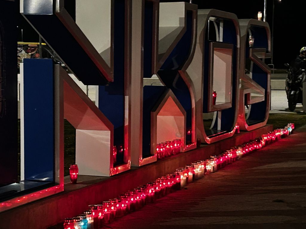 Svijeće ispred stadiona