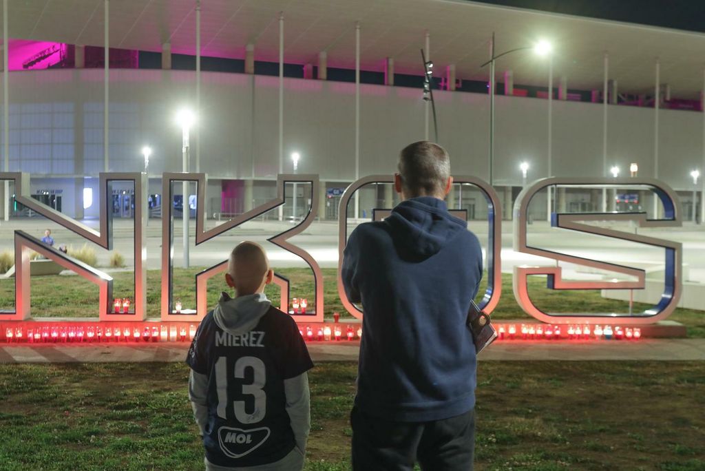 Svijeće ispred stadiona