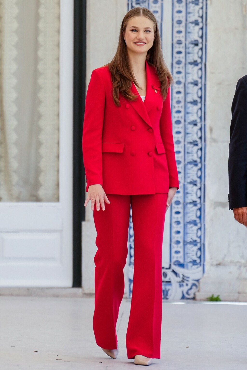 Princeza Leonor u crvenom odijelu