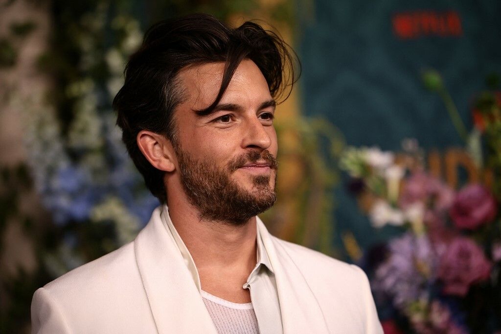 Jonathan Bailey - 10