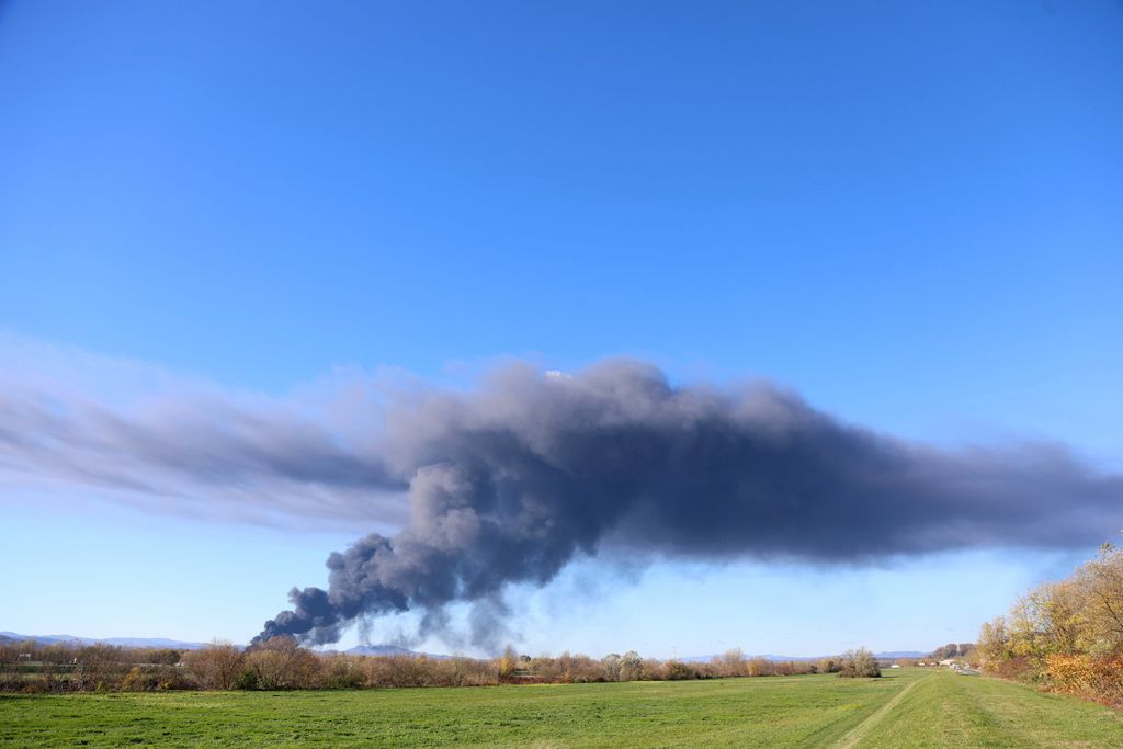 Vatrogasci stavili pod kontrolu požar u Svetoj Nedelji