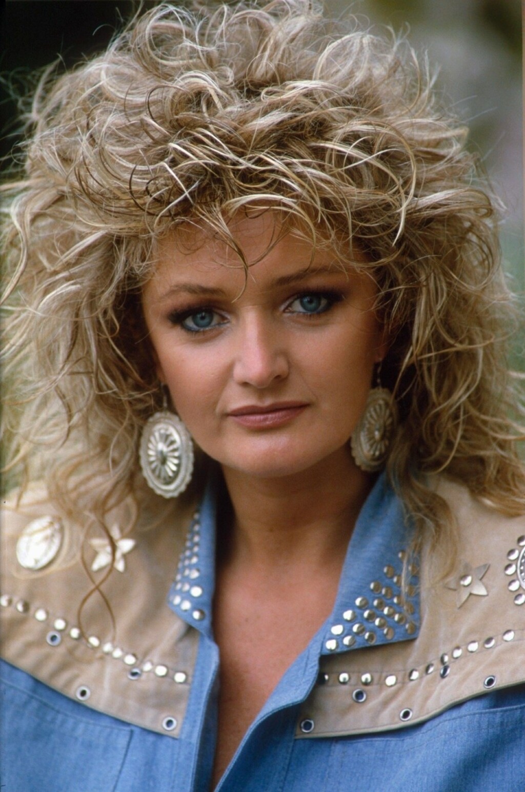 Bonnie Tyler nosila je kosu raskošnog volumena