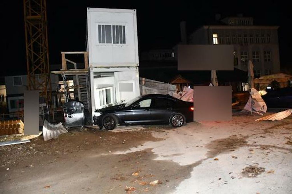 Pijani vozač naletio na ugostiteljski objekt na Trešnjevci