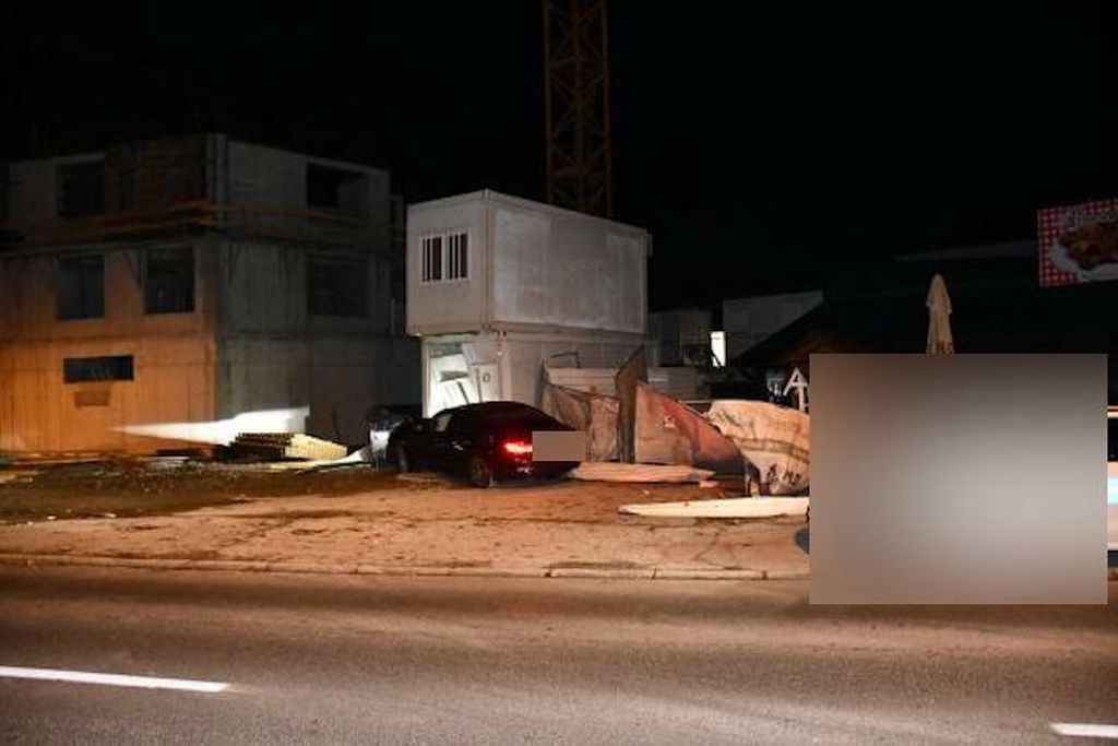 Pijani vozač naletio na ugostiteljski objekt na Trešnjevci