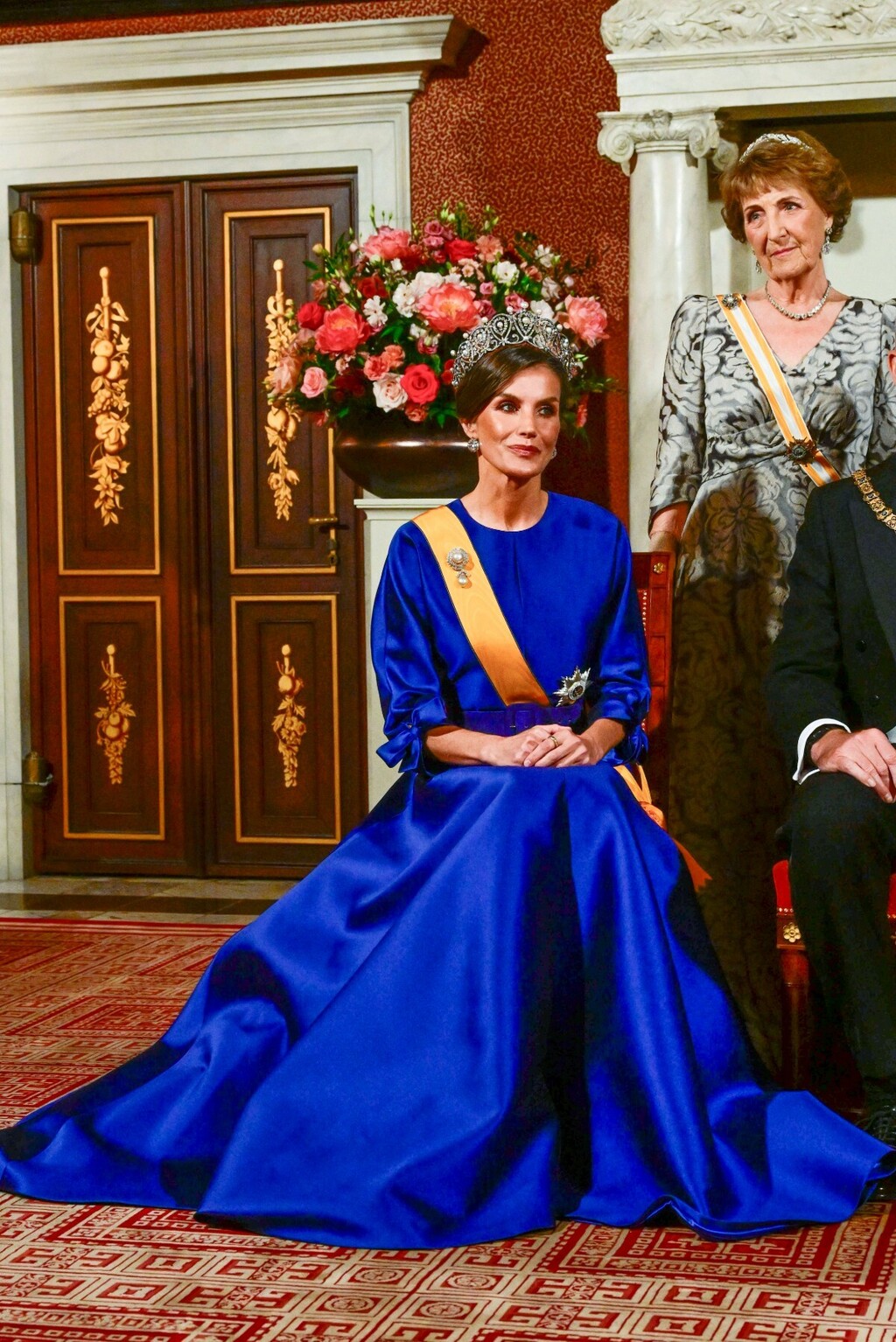 Prošle godine kraljica je kosu oblikovala u elegantnu punđu