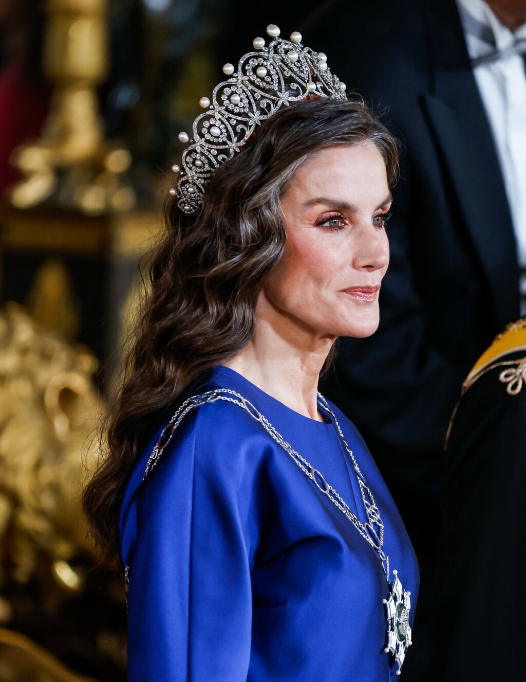 Kraljica Letizia kosu je oblikovala u valove