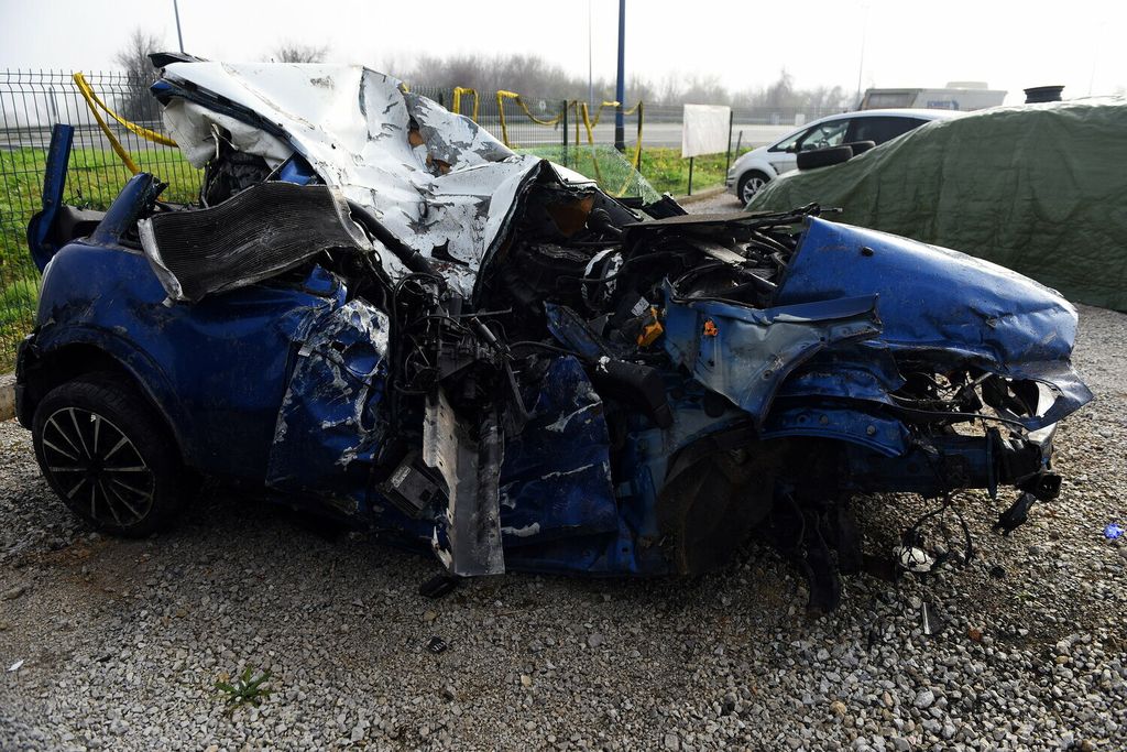 Osobni automobil u kojem su stradali mladići - 6
