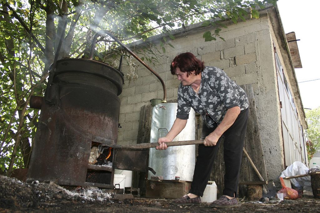 Pečenje rakije, ilustracija