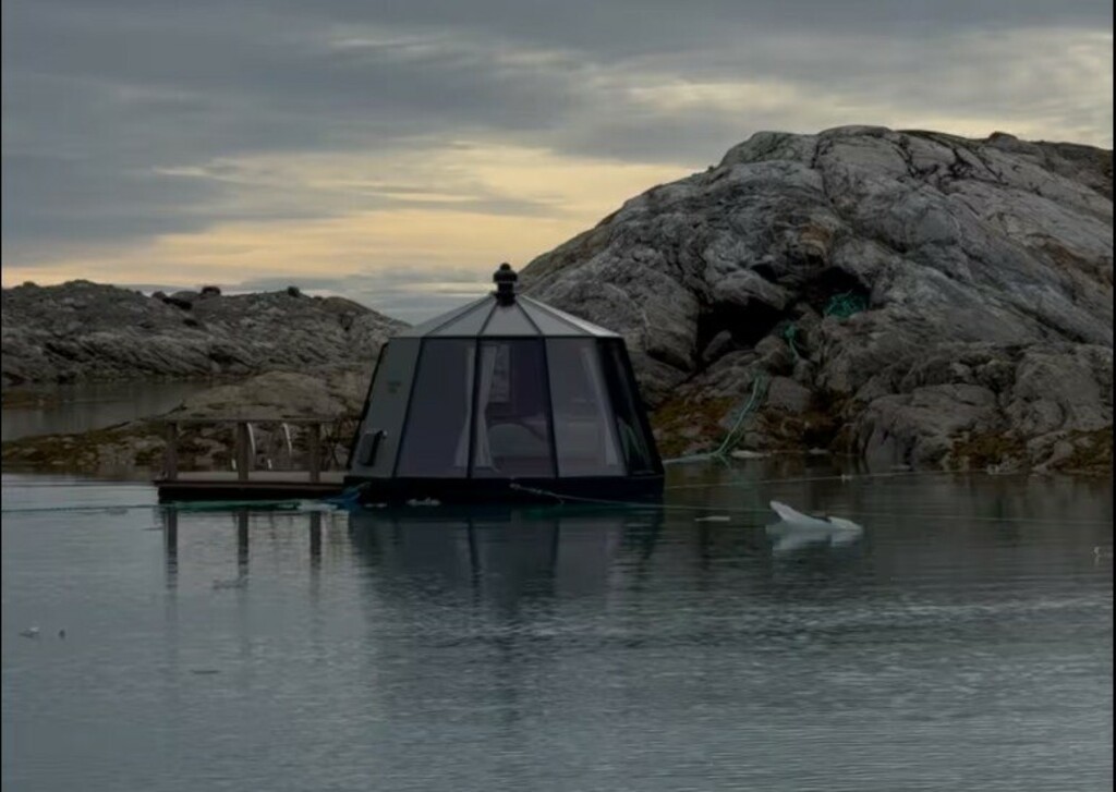 Glacier Floating Hut - 2