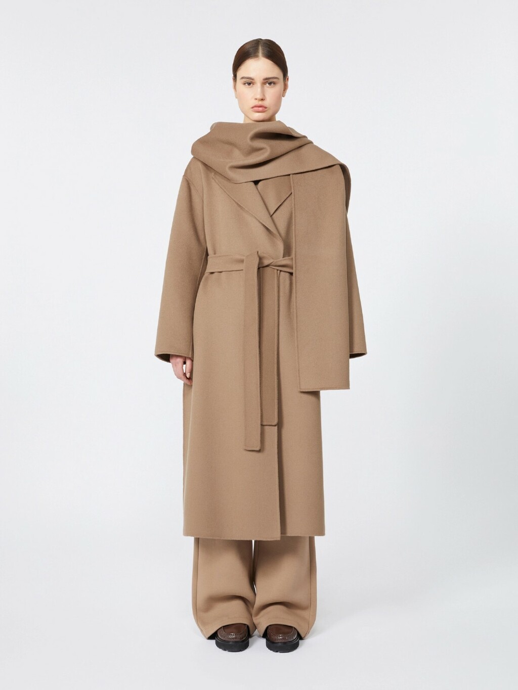 Max Mara kaput sa šalom, 970 eura