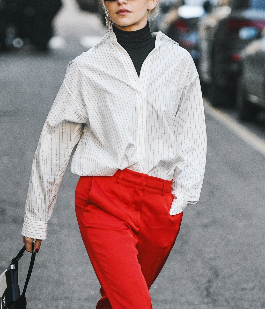 Bijela košulja je modni klasik koji se nosi cijelu godinu