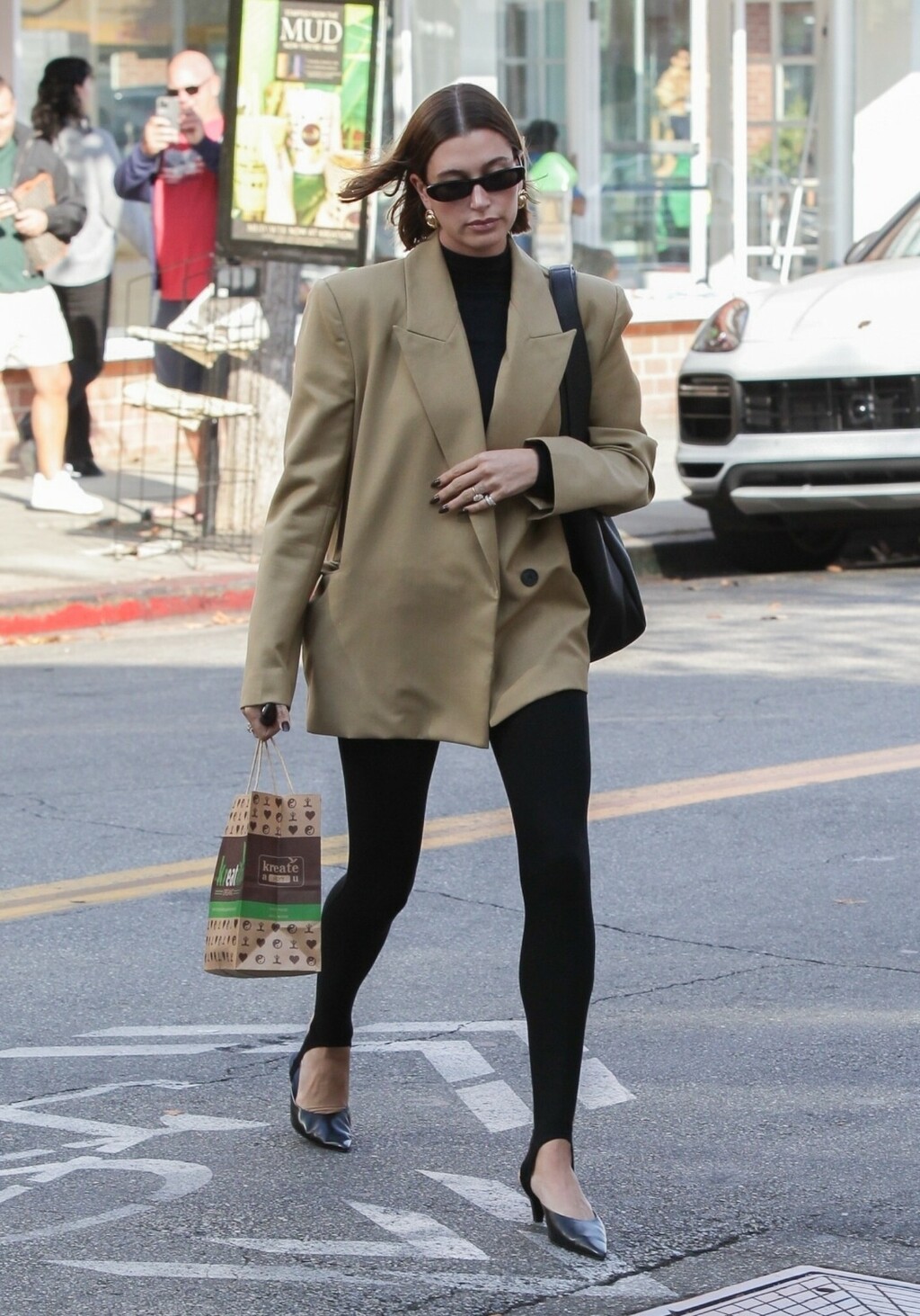 Hailey Bieber u tajicama s trakom