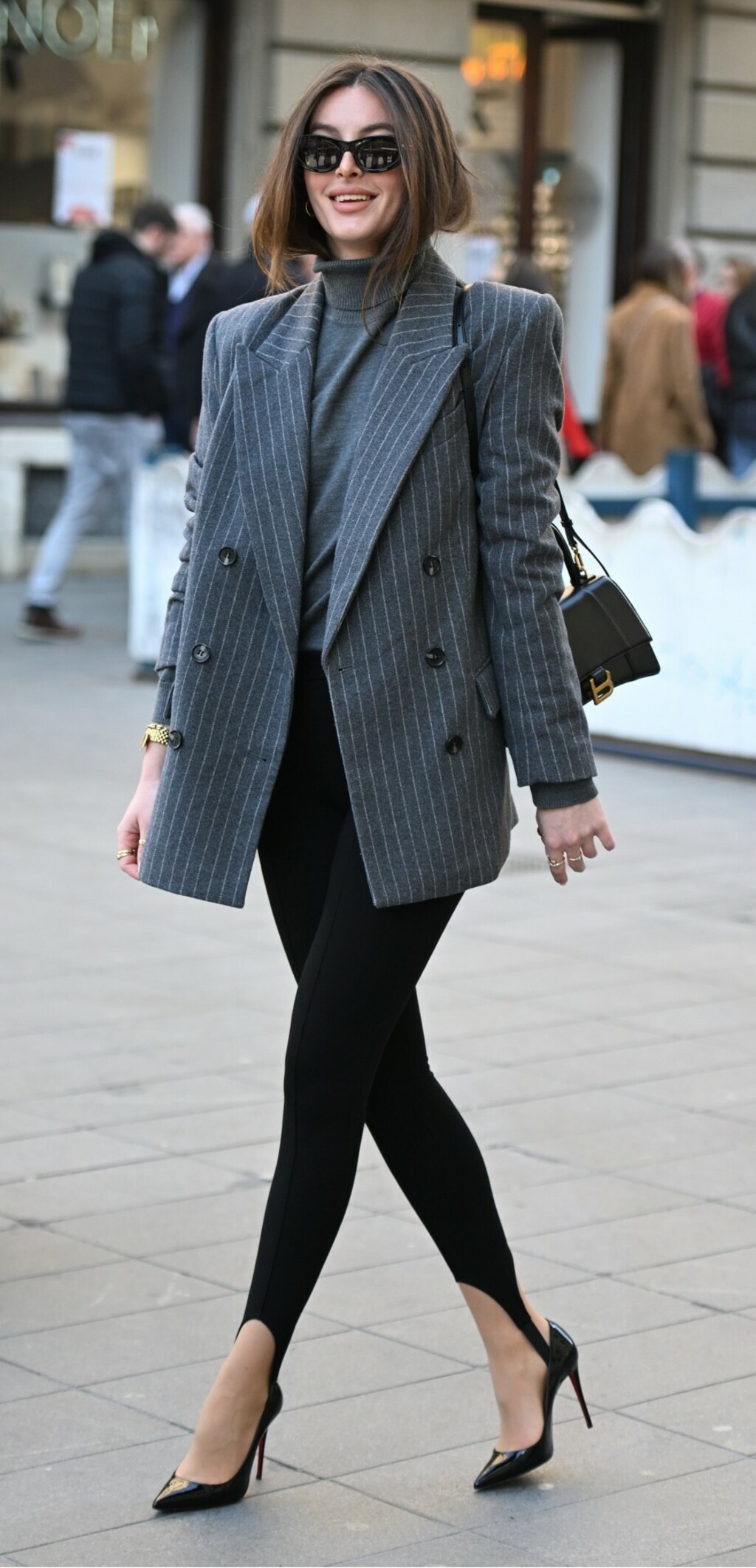 Ljepotica iz Zagreba u tajicama s trakom za stopala