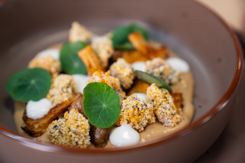 Chef Tihomir Krklec Afrika napravio nam je dagnje pohane u panko mrvicama uz bukovače začinjene na meksički način na bešamelu s prženim kvascem i aioli umakom