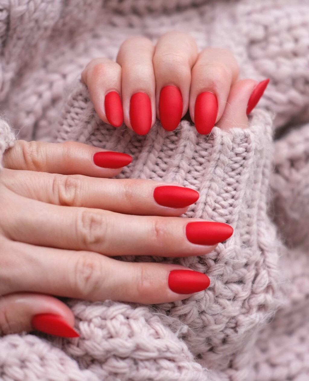 Crvena manikura nikad ne izlazi iz mode
