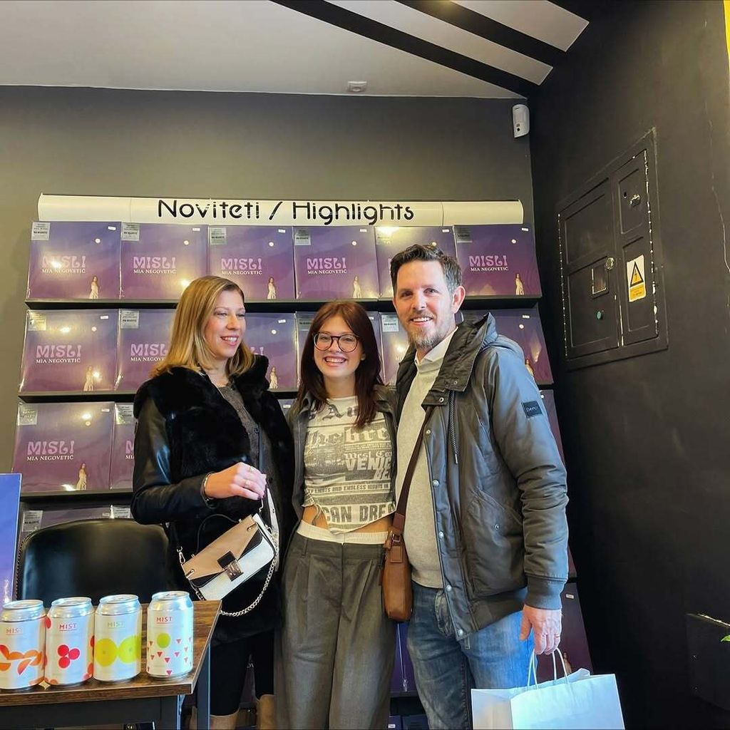 Mia Negovetić s roditeljima - 2