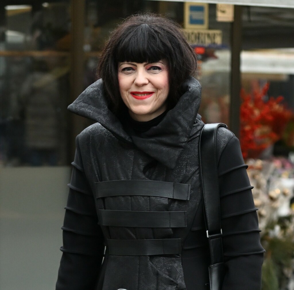 Mirela Holy u kaput-haljini na zagrebačkoj špici 2025. - 1