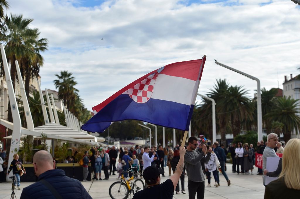 Na splitskoj rivi održan prosvjed protiv stranih radnika - 8