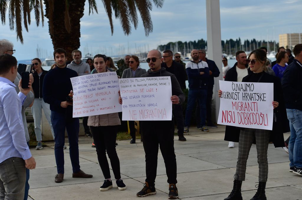 Na splitskoj rivi održan prosvjed protiv stranih radnika - 8