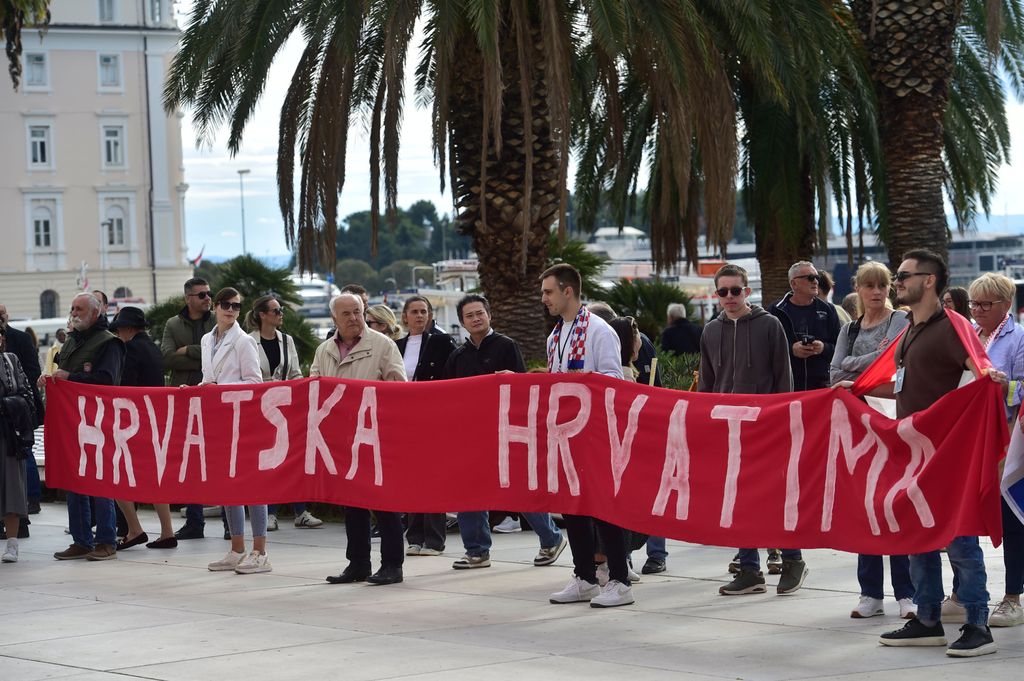 Na splitskoj rivi održan prosvjed protiv stranih radnika - 8