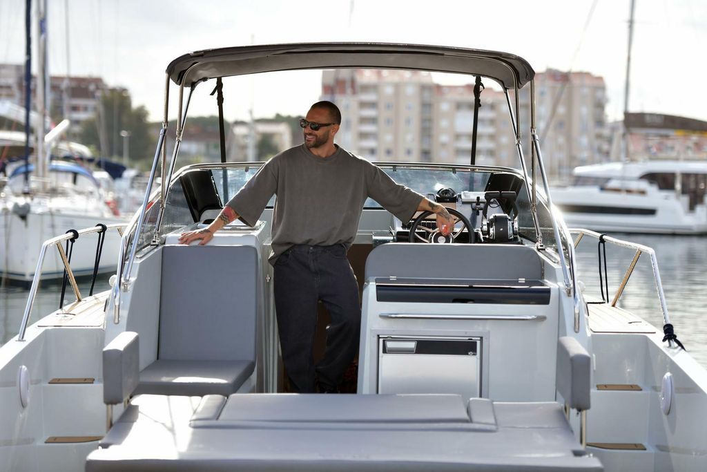 Luka Nižetić na svom novom brodu - 3