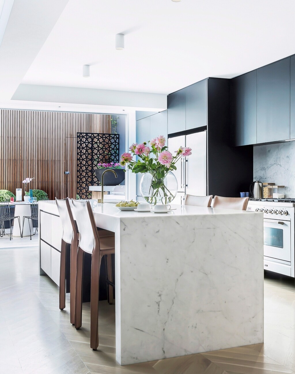 Plohe od prirodnog kamena uvijek su poželjne, a sada imaju zanimljivije oblike