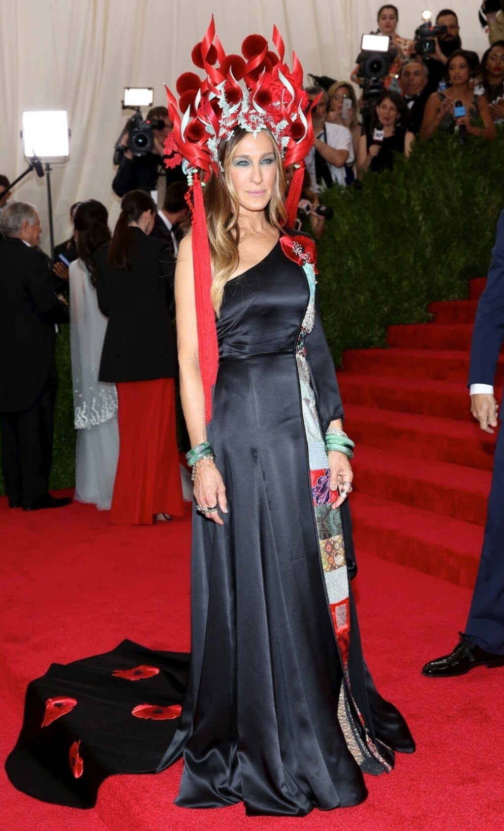 Sarah Jessica Parker na Met Gali 2015. nosila je H&M haljinu