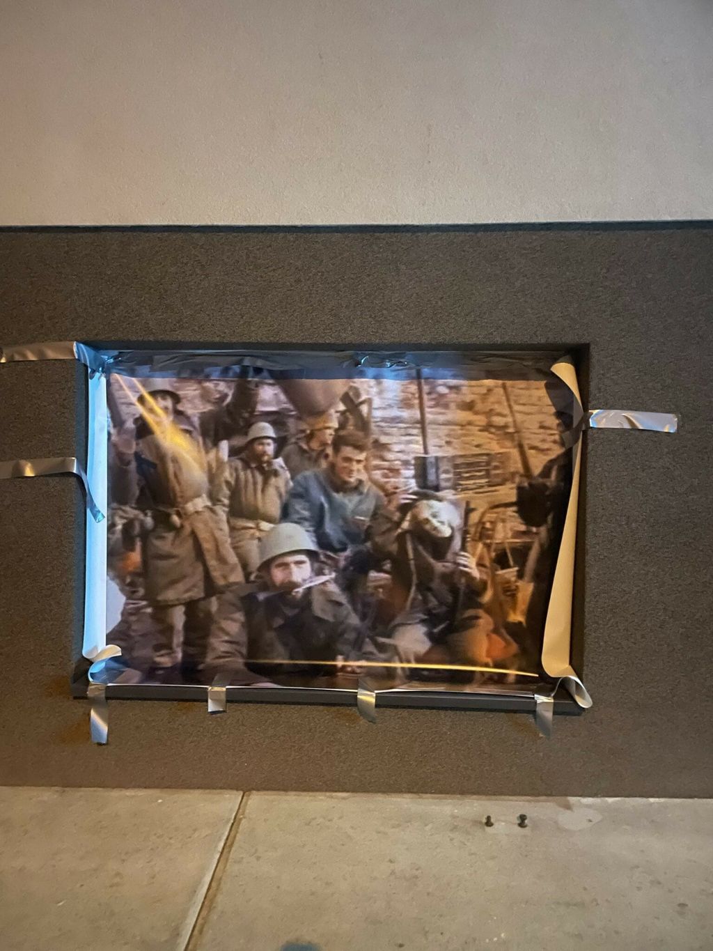 BBB-ovci u Vukovaru zalijepili slike četnika