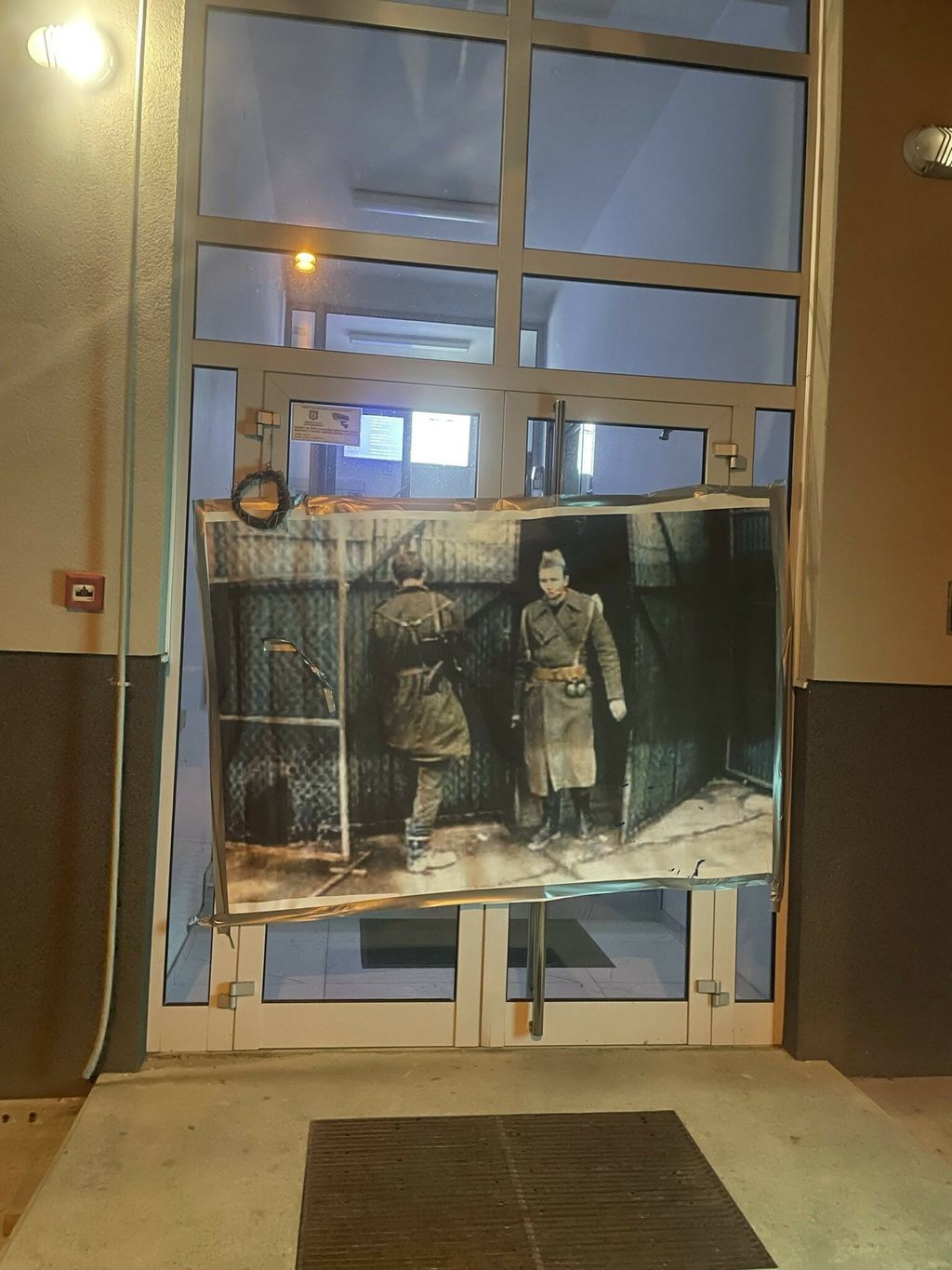 BBB-ovci u Vukovaru zalijepili slike četnika