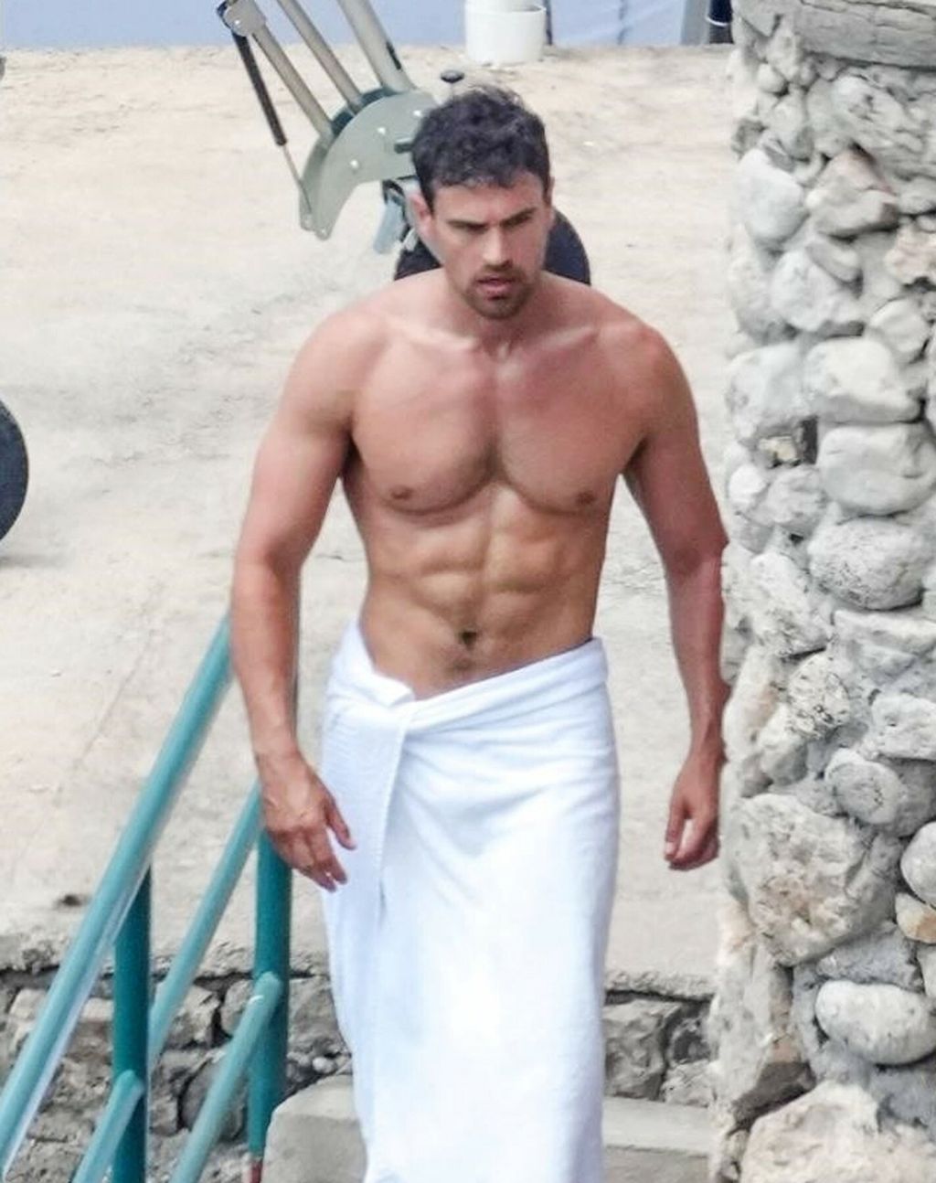 Theo James - 1