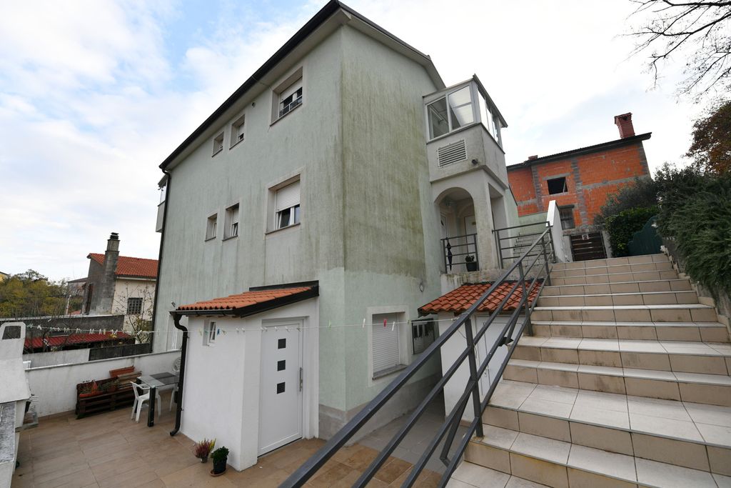 Zgrada u naselju Marčelji u kojoj je pronađen par