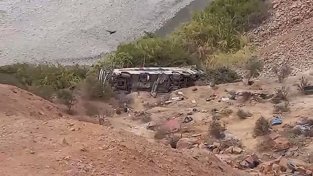 U prometnoj nesreći u Peruu poginulo 37 osoba - 1