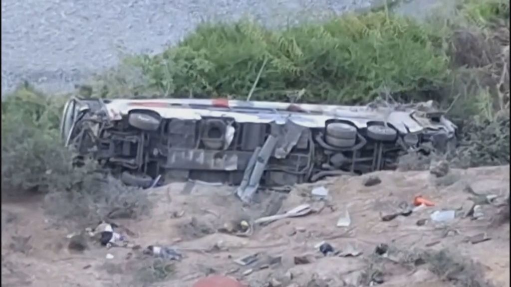 U prometnoj nesreći u Peruu poginulo 37 osoba - 1